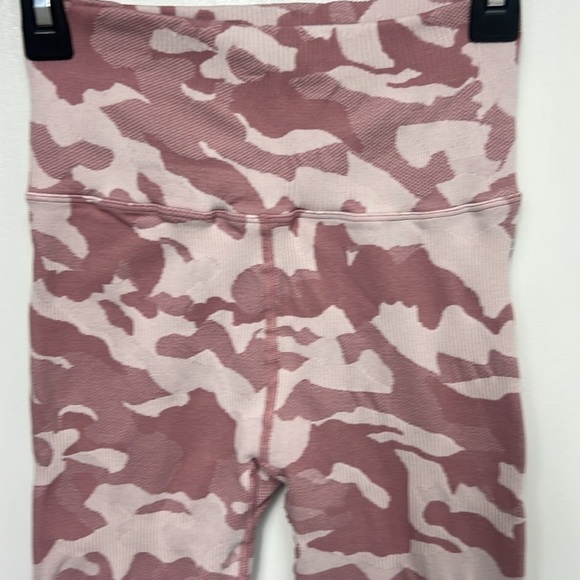 Free People Movement High-Rise
Good Karma Leggings Pink Camo, measure as XS/S - Picture 3 of 6
